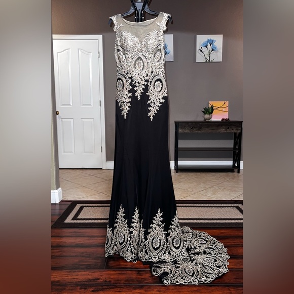 Camille La Vie Black and Gold dress - Picture 1 of 6